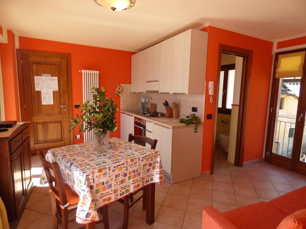 קנרו ריביירה Casale Fe-Wo - Appartamenti Con Vista Lago חדר תמונה