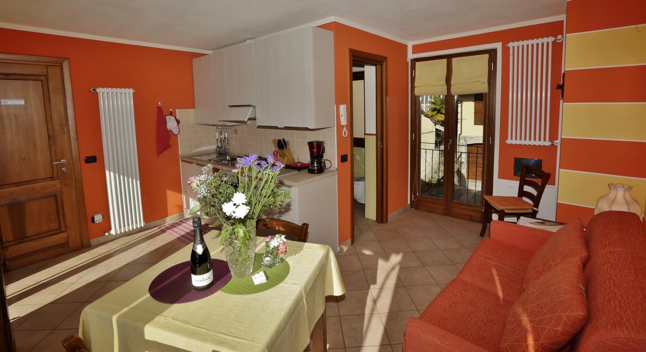 קנרו ריביירה Casale Fe-Wo - Appartamenti Con Vista Lago מראה חיצוני תמונה